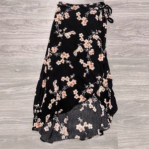 American Eagle wrap high low skirt sz M EUC!! 🖤